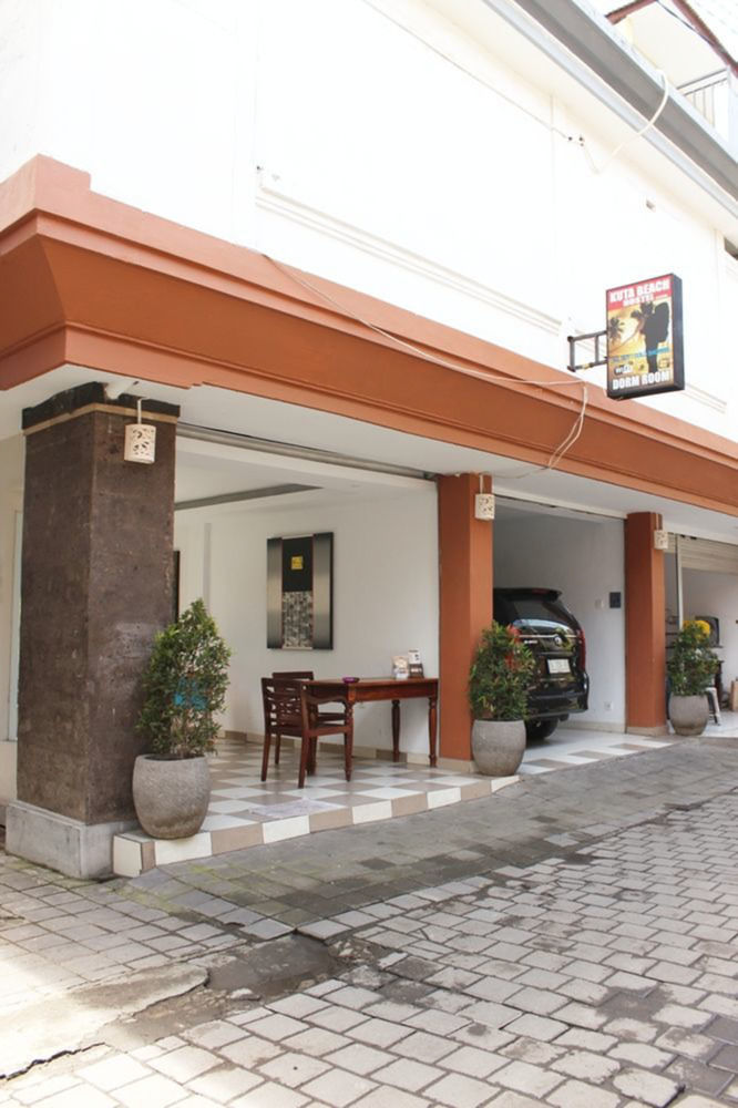 Kuta Beach Hostel Exterior photo